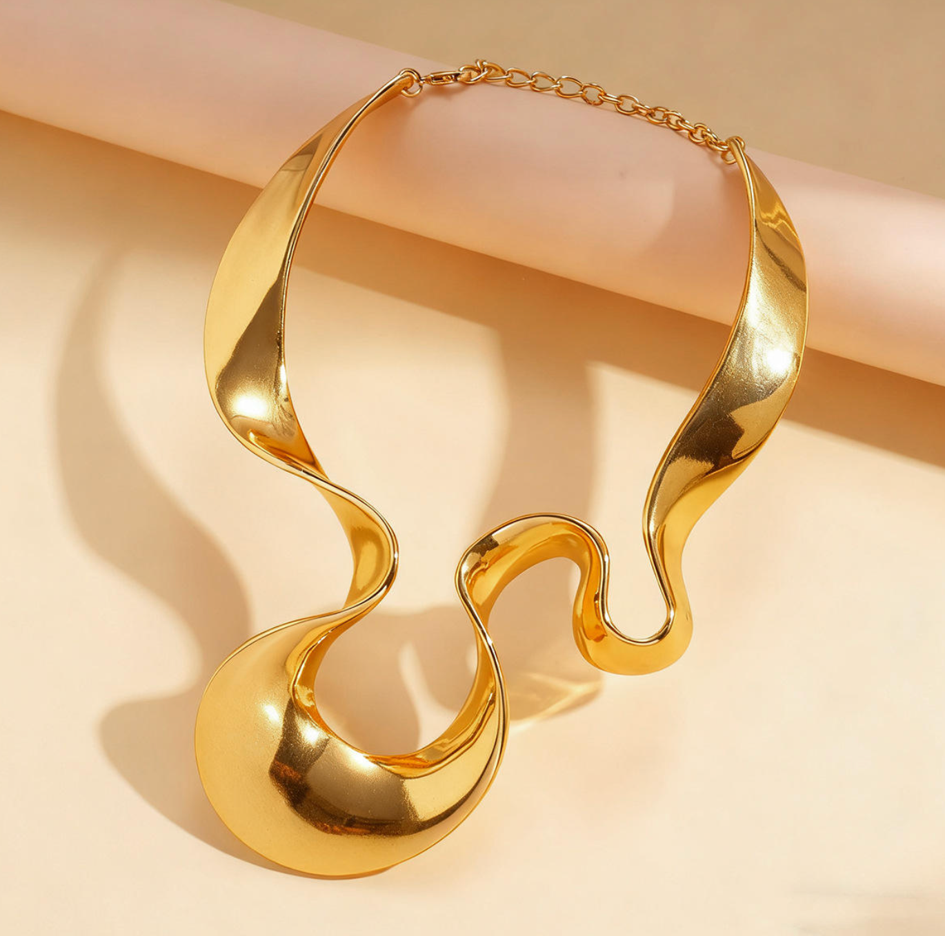 Sculpted Luxe Geometric Choker – Bold Irregular Statement Necklace