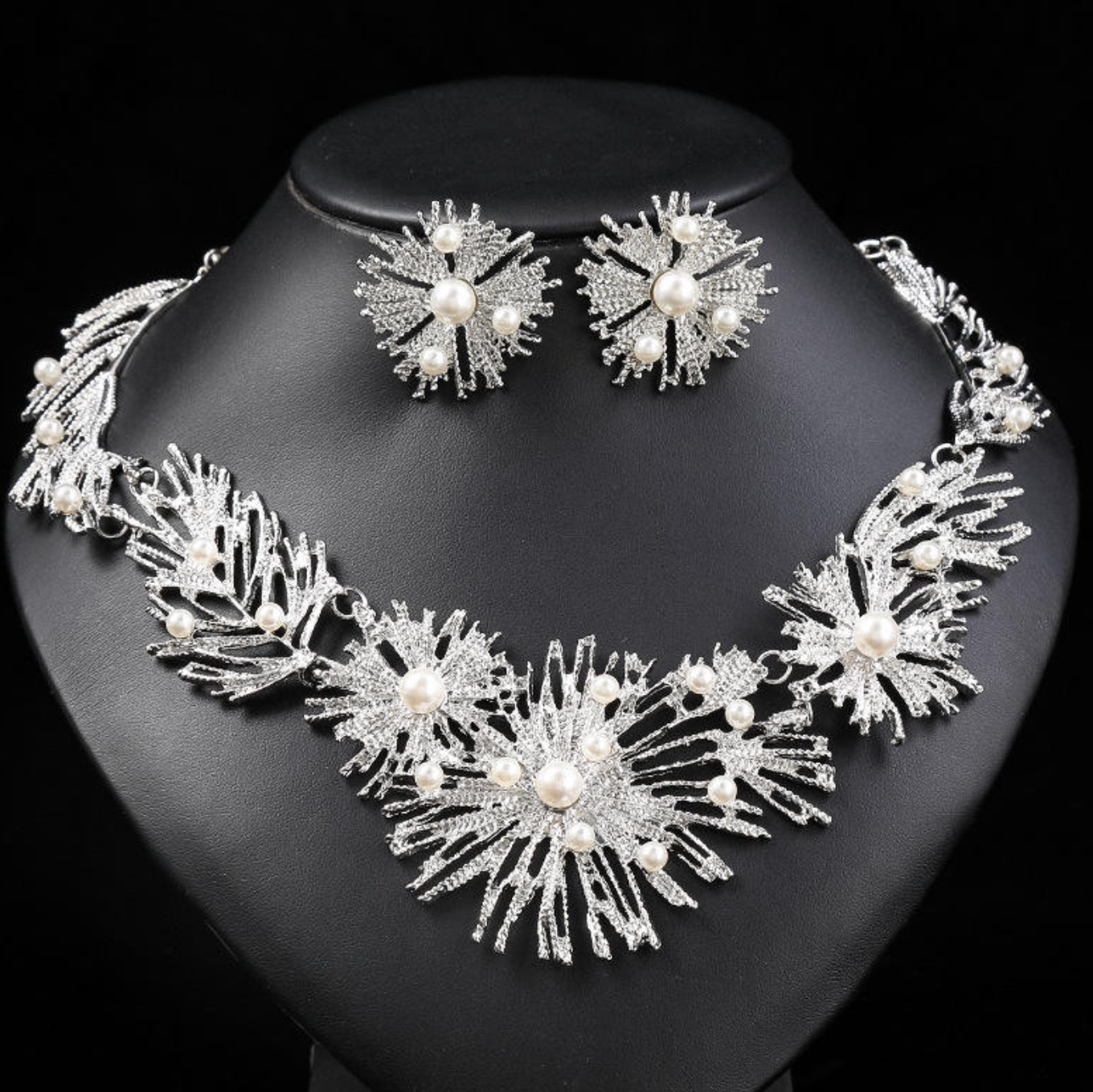 Retro Luxe Geometric Jewelry Set – Timeless Statement Elegance