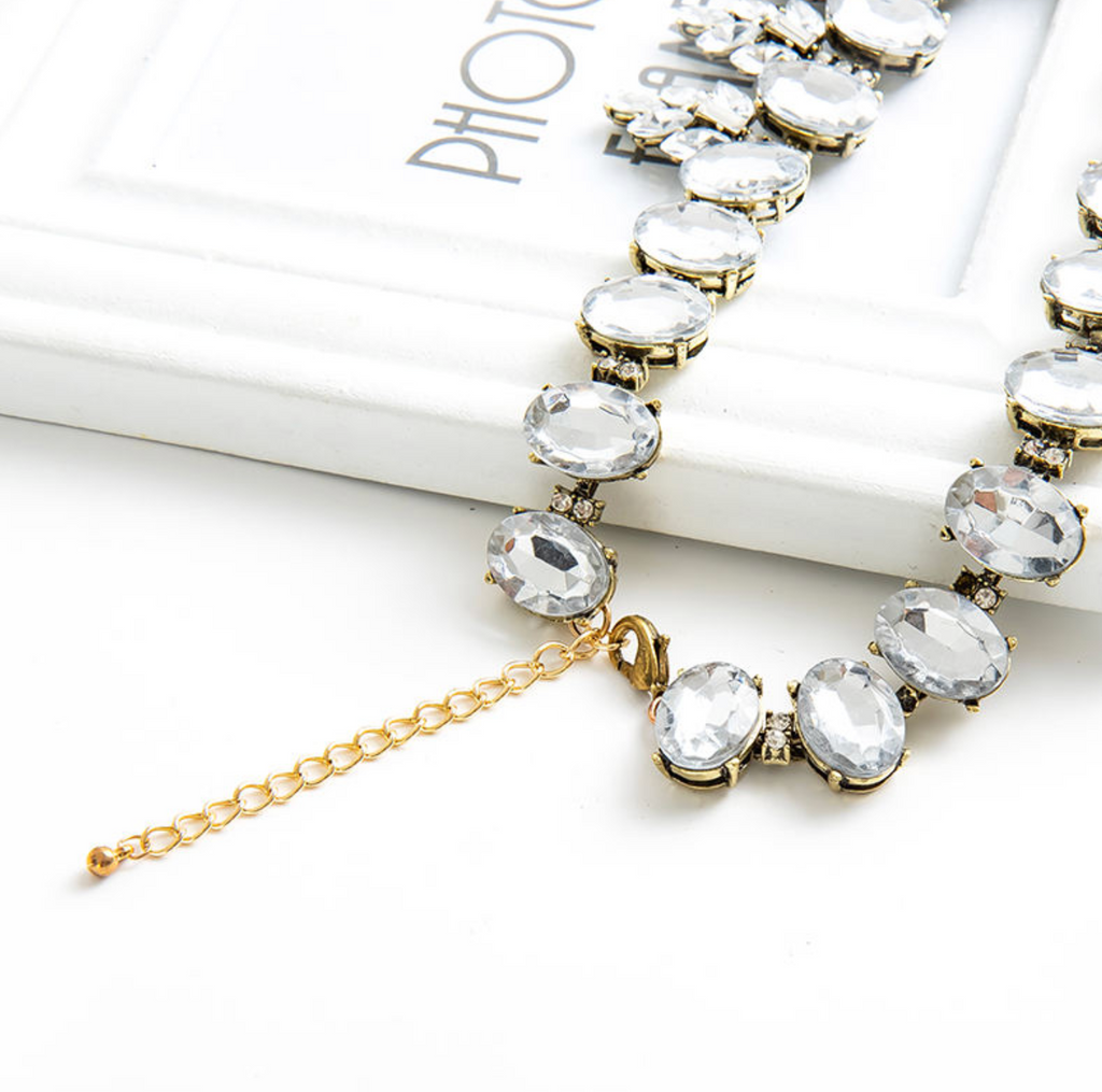 Luxe Gemstone Statement Necklace – Sparkling Elegance for Every Occasion
