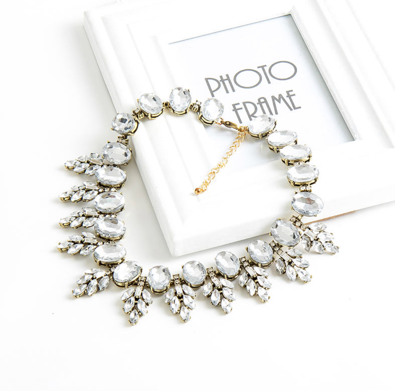 Luxe Gemstone Statement Necklace – Sparkling Elegance for Every Occasion