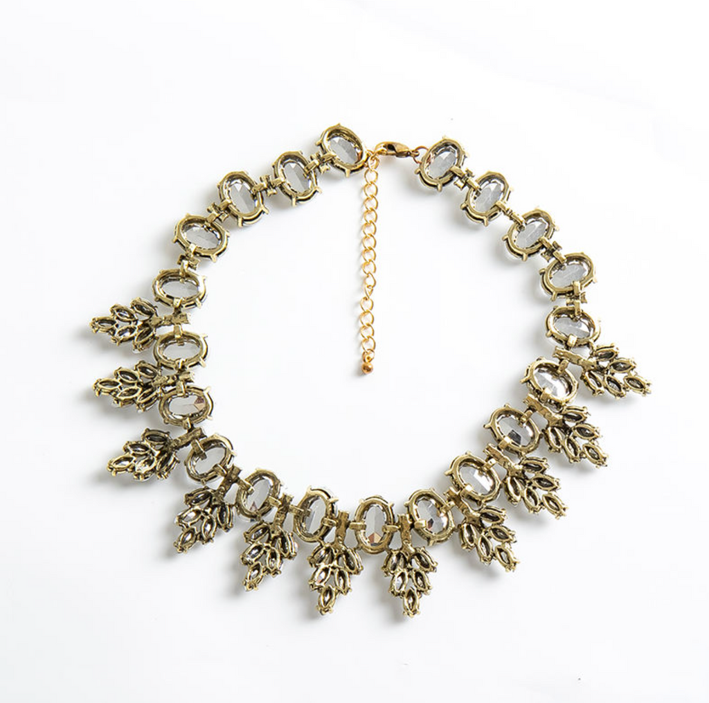 Luxe Gemstone Statement Necklace – Sparkling Elegance for Every Occasion