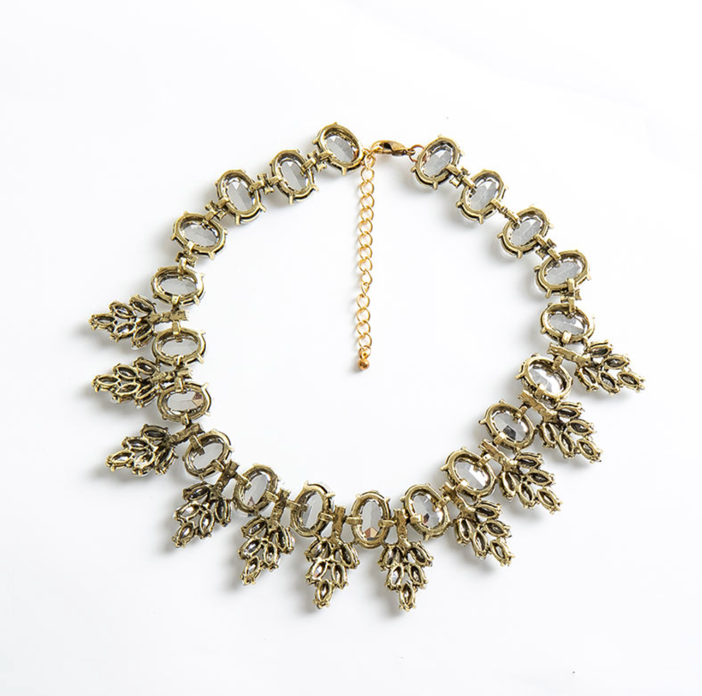 Luxe Gemstone Statement Necklace – Sparkling Elegance for Every Occasion